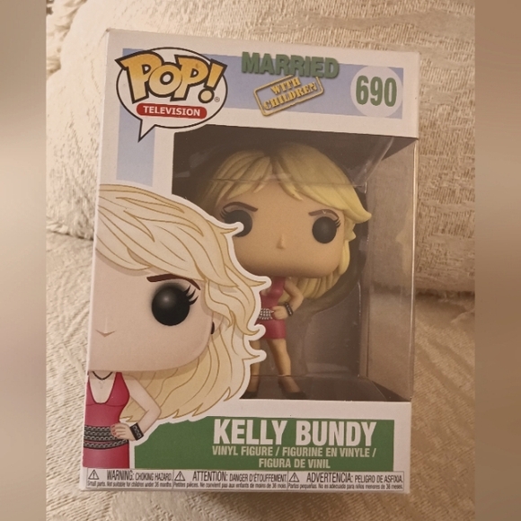 New in Box** Funko Pop TV: Kelly Bundy - Picture 3 of 4
